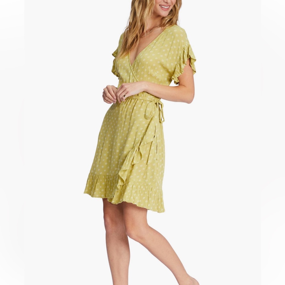 Billabong Wrap & Roll
Floral Ruffle Wrap
Minidress